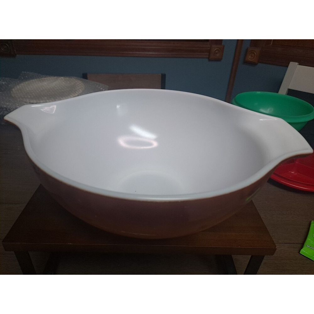 Pyrex Classic White and Brown Mixing Bowl